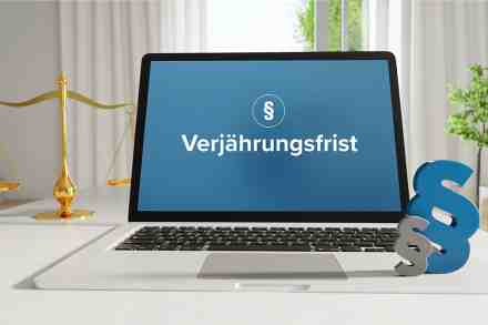 Laptop mit Verjährungsfrist darauf