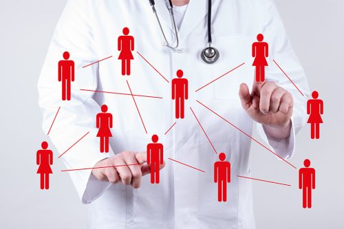 Arzt mit virtuellen Patienten als Netzwerk